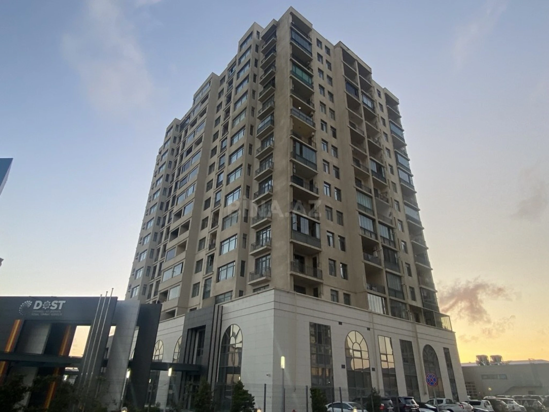 Satılır 4 otaqlı mənzil 179 m²