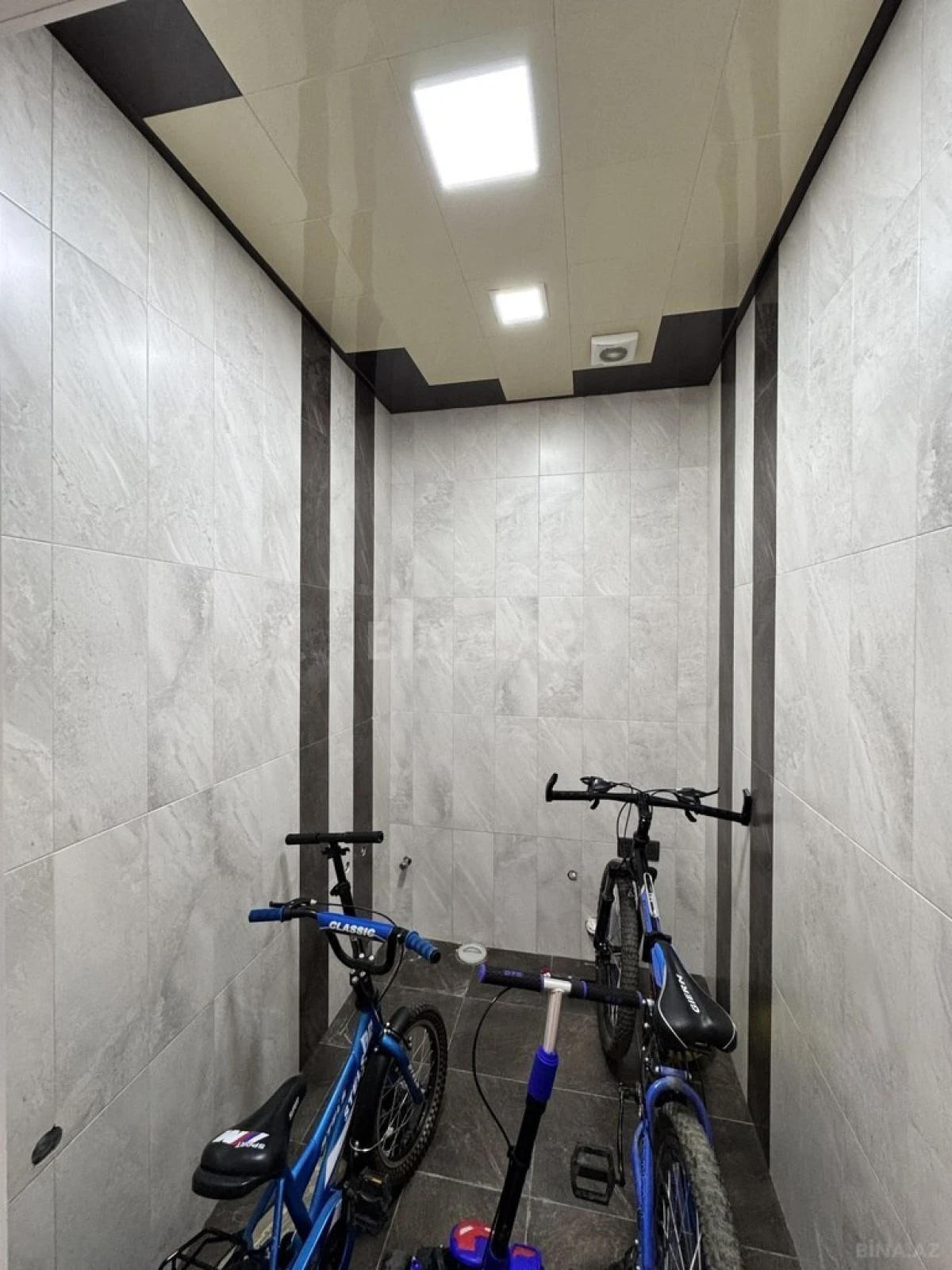 Satılır 3 otaqlı mənzil 135 m²