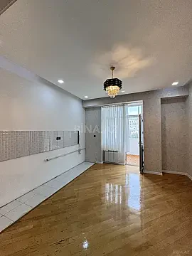 Satılır 3 otaqlı mənzil 135 m²