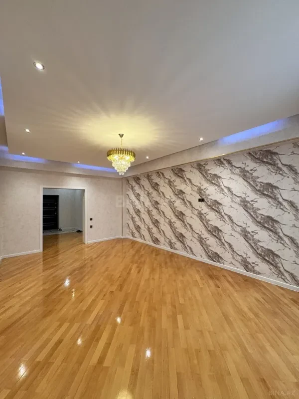 Satılır 3 otaqlı mənzil 135 m²
