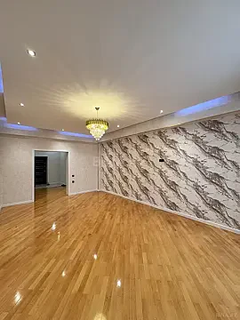 Satılır 3 otaqlı mənzil 135 m²