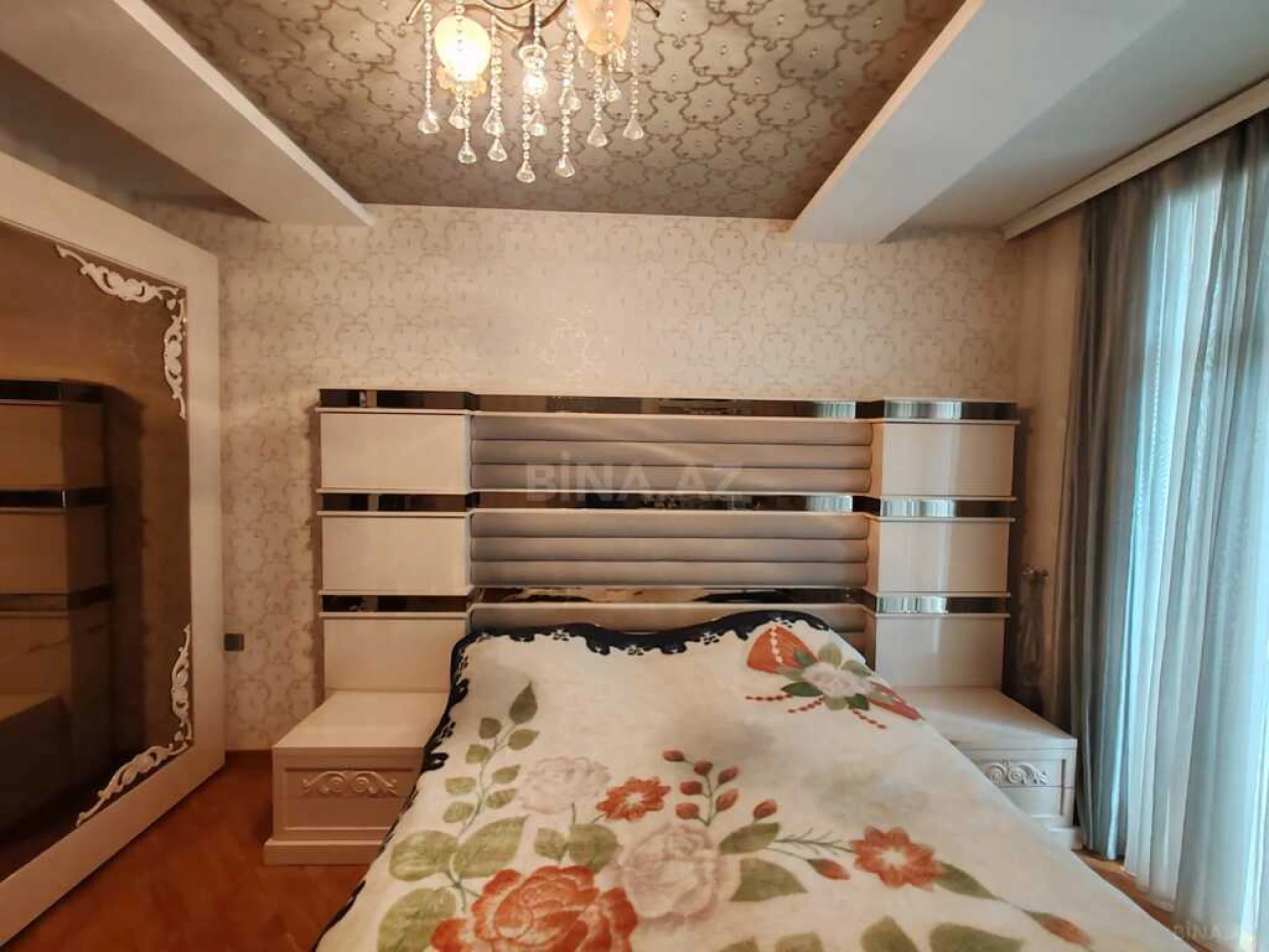 Satılır 3 otaqlı mənzil 137 m²