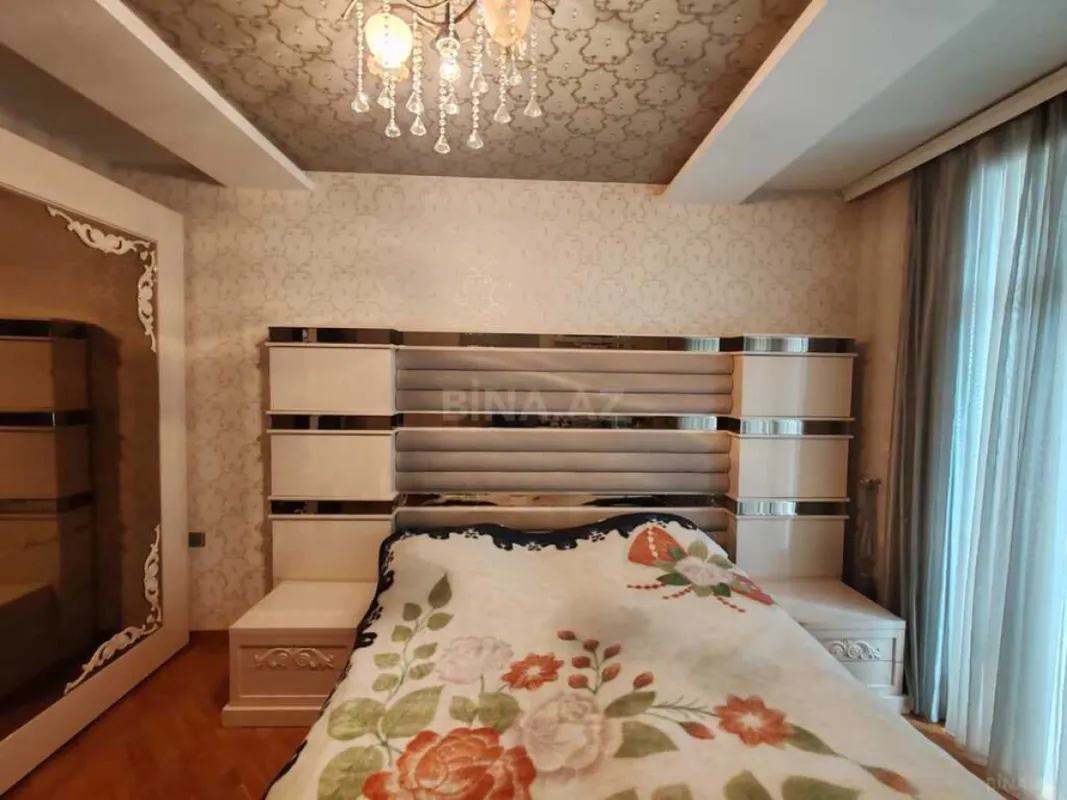 Satılır 3 otaqlı mənzil 137 m²