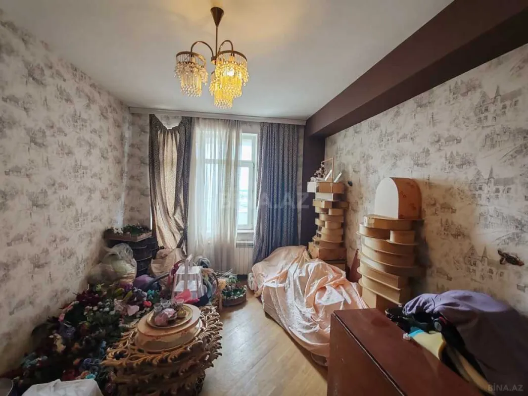 Satılır 3 otaqlı mənzil 137 m²