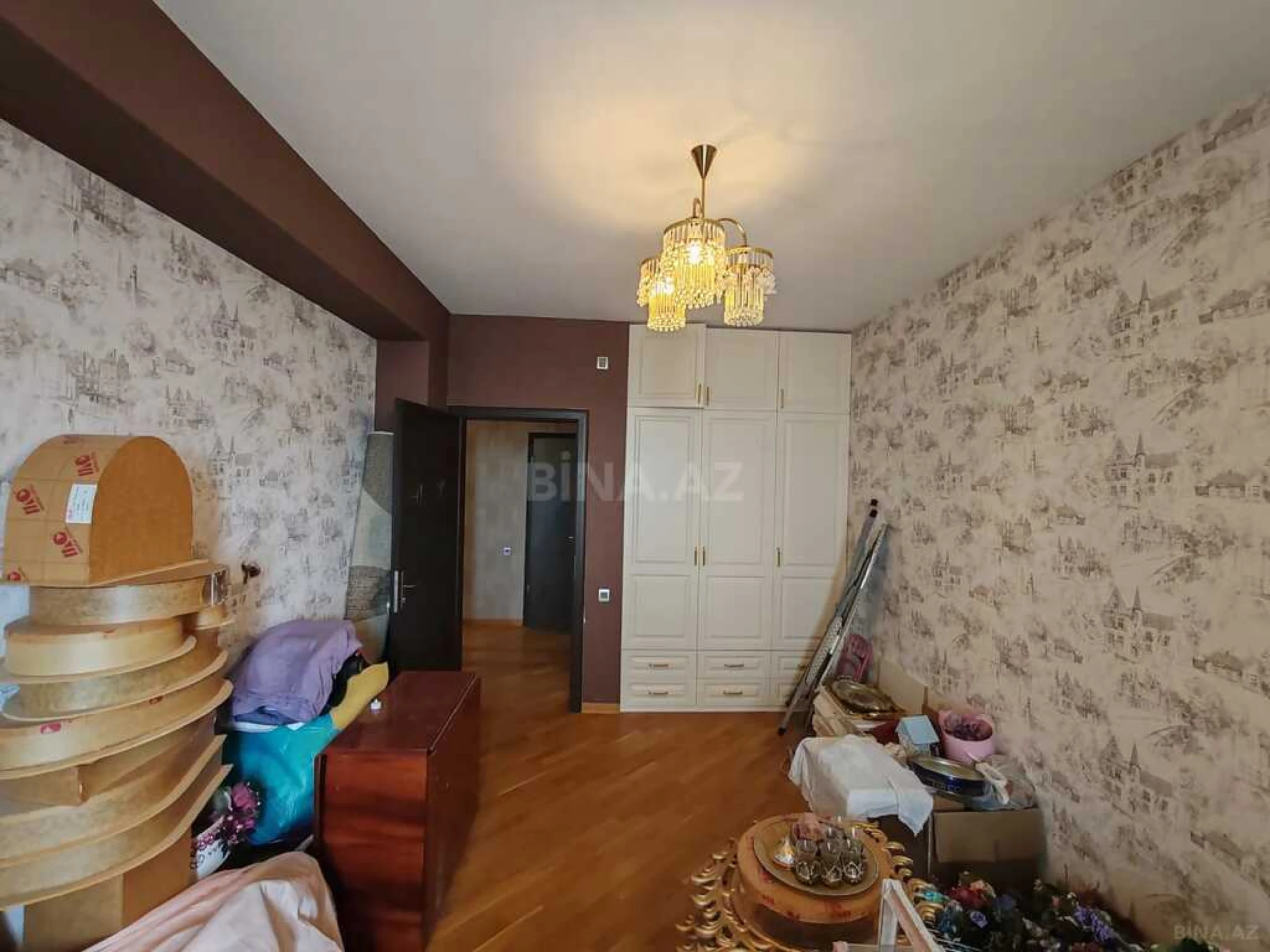 Satılır 3 otaqlı mənzil 137 m²