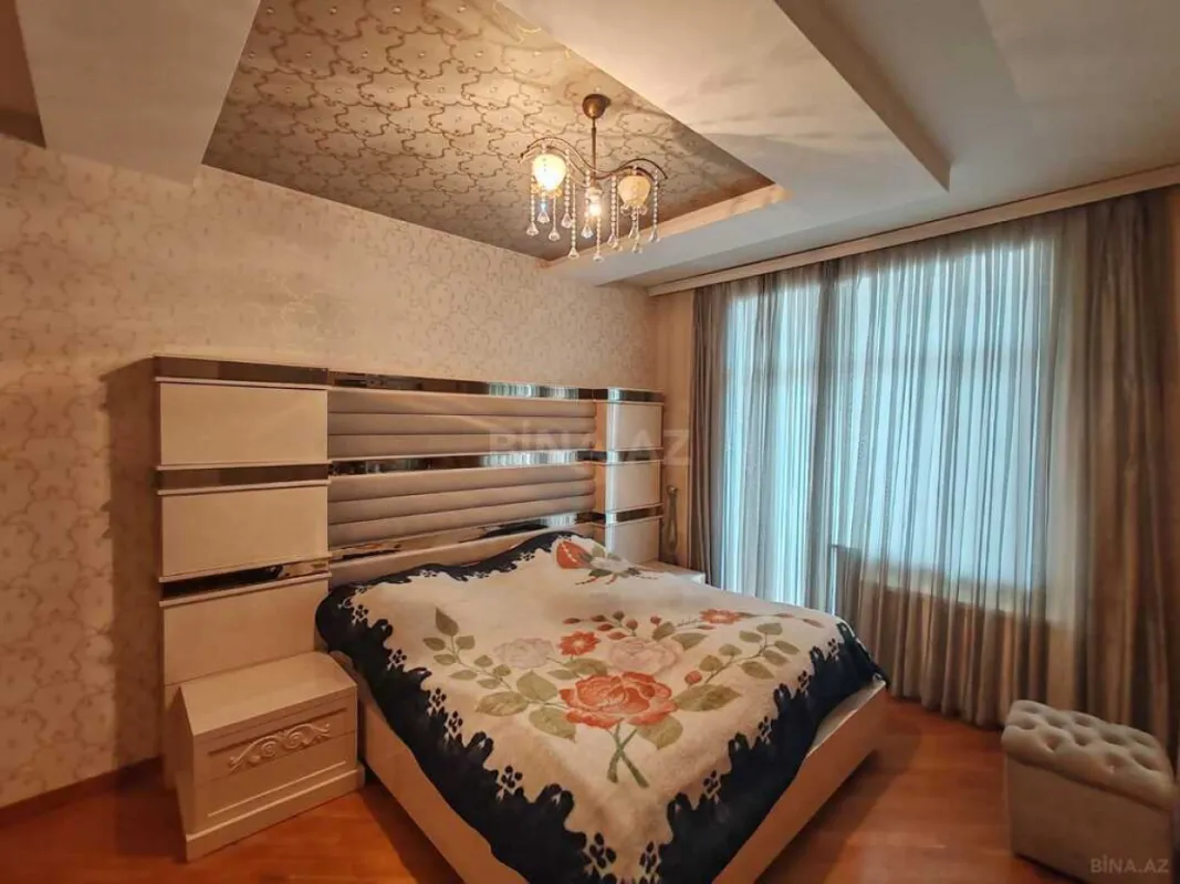 Satılır 3 otaqlı mənzil 137 m²