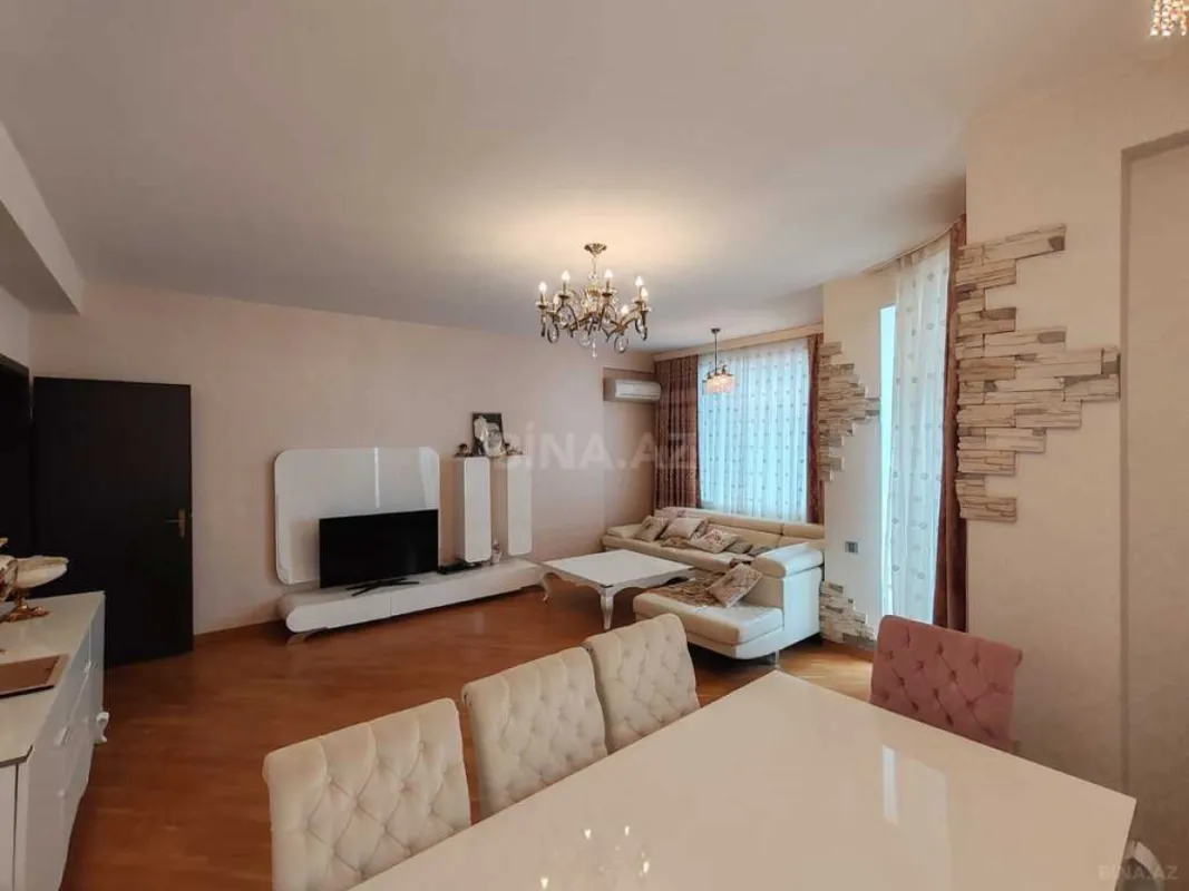 Satılır 3 otaqlı mənzil 137 m²