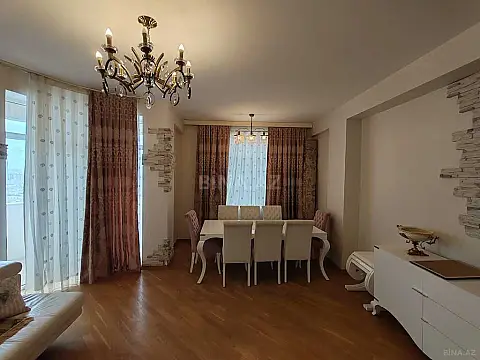 Satılır 3 otaqlı mənzil 137 m²