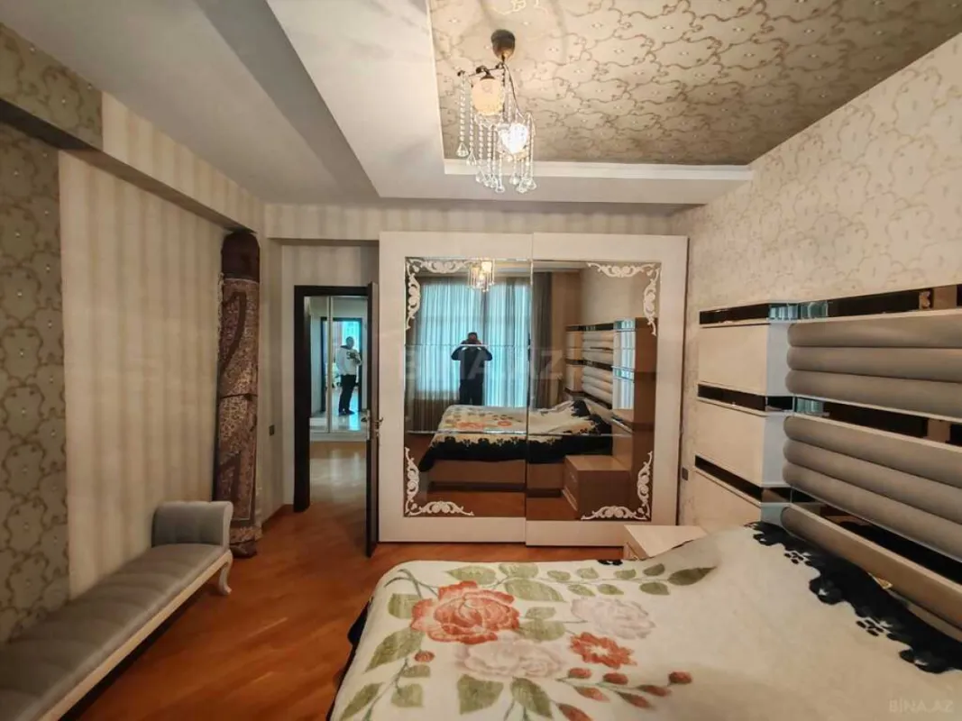 Satılır 3 otaqlı mənzil 137 m²