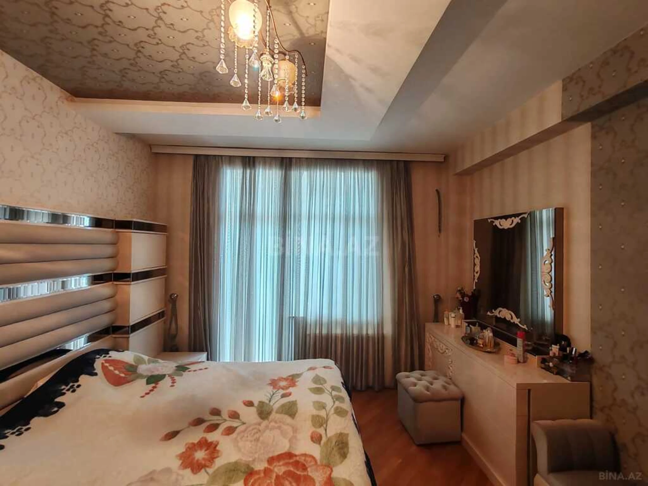 Satılır 3 otaqlı mənzil 137 m²