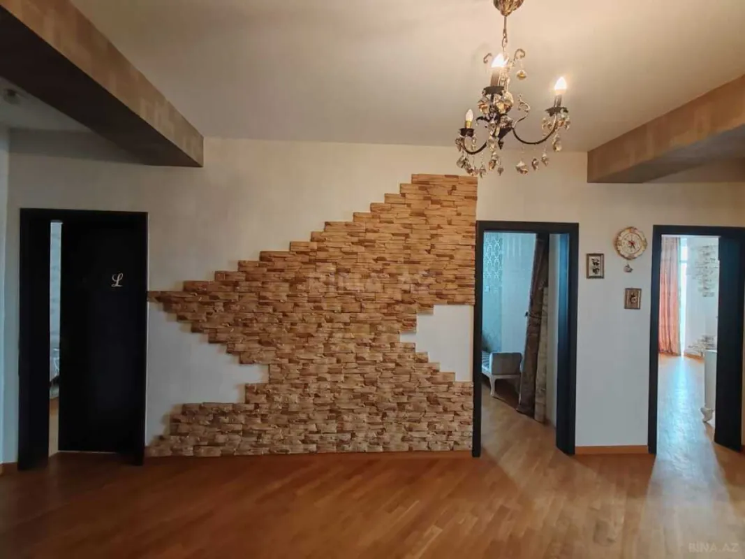 Satılır 3 otaqlı mənzil 137 m²