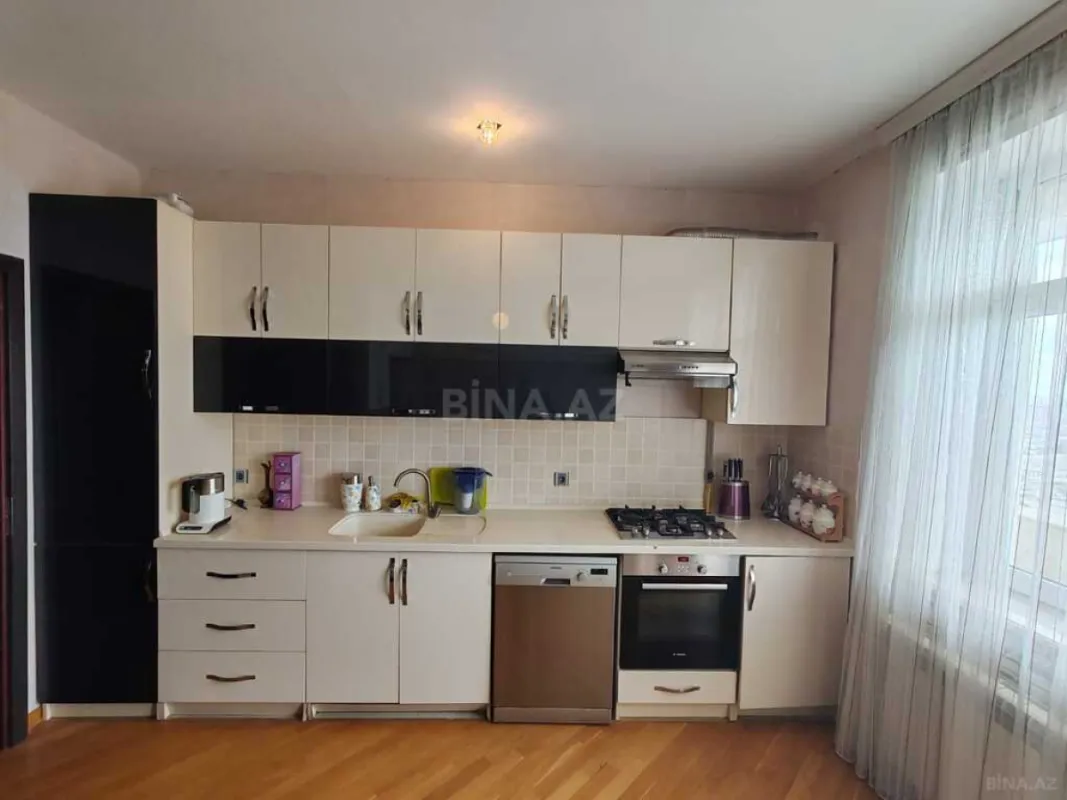 Satılır 3 otaqlı mənzil 137 m²