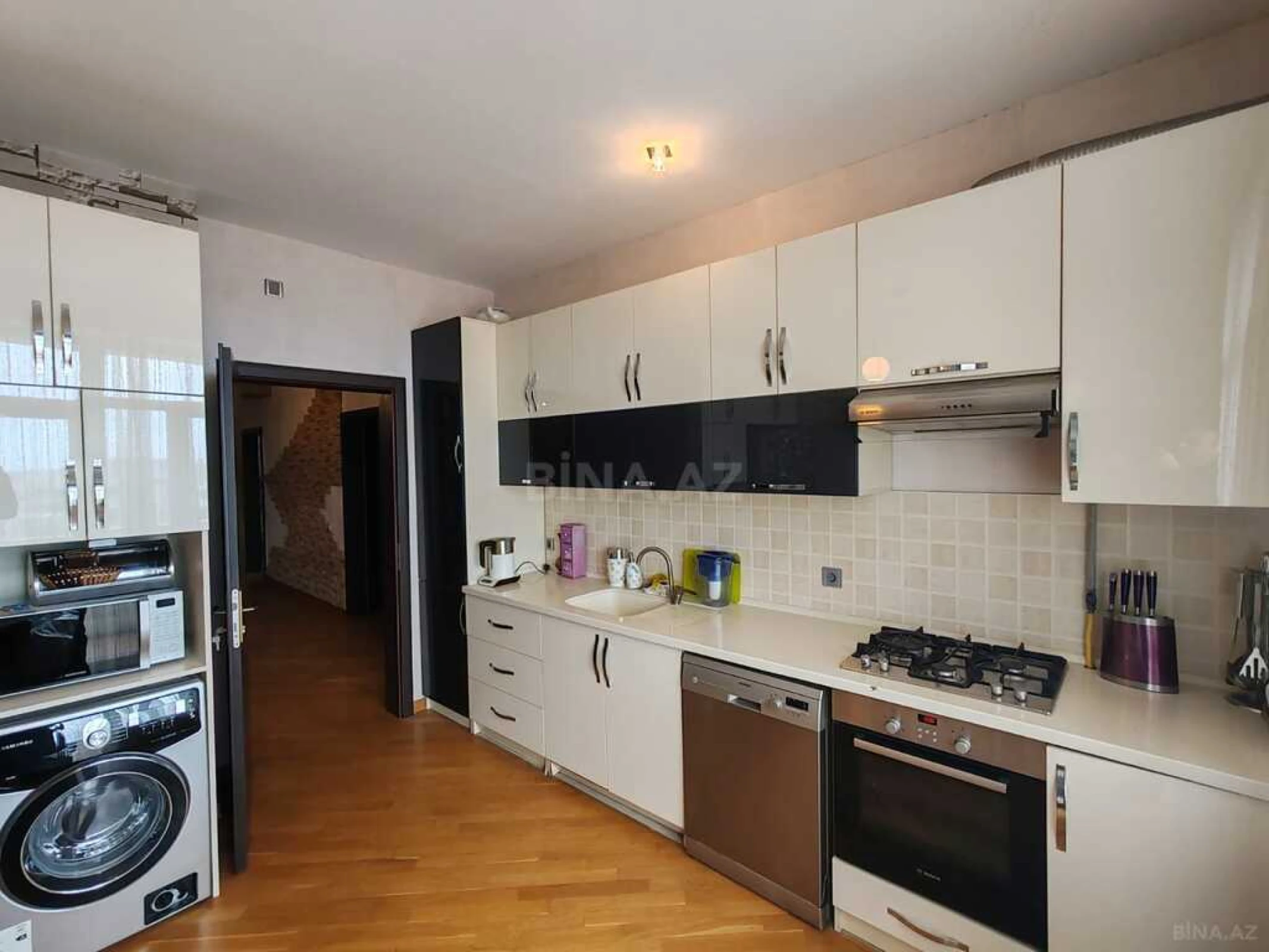 Satılır 3 otaqlı mənzil 137 m²
