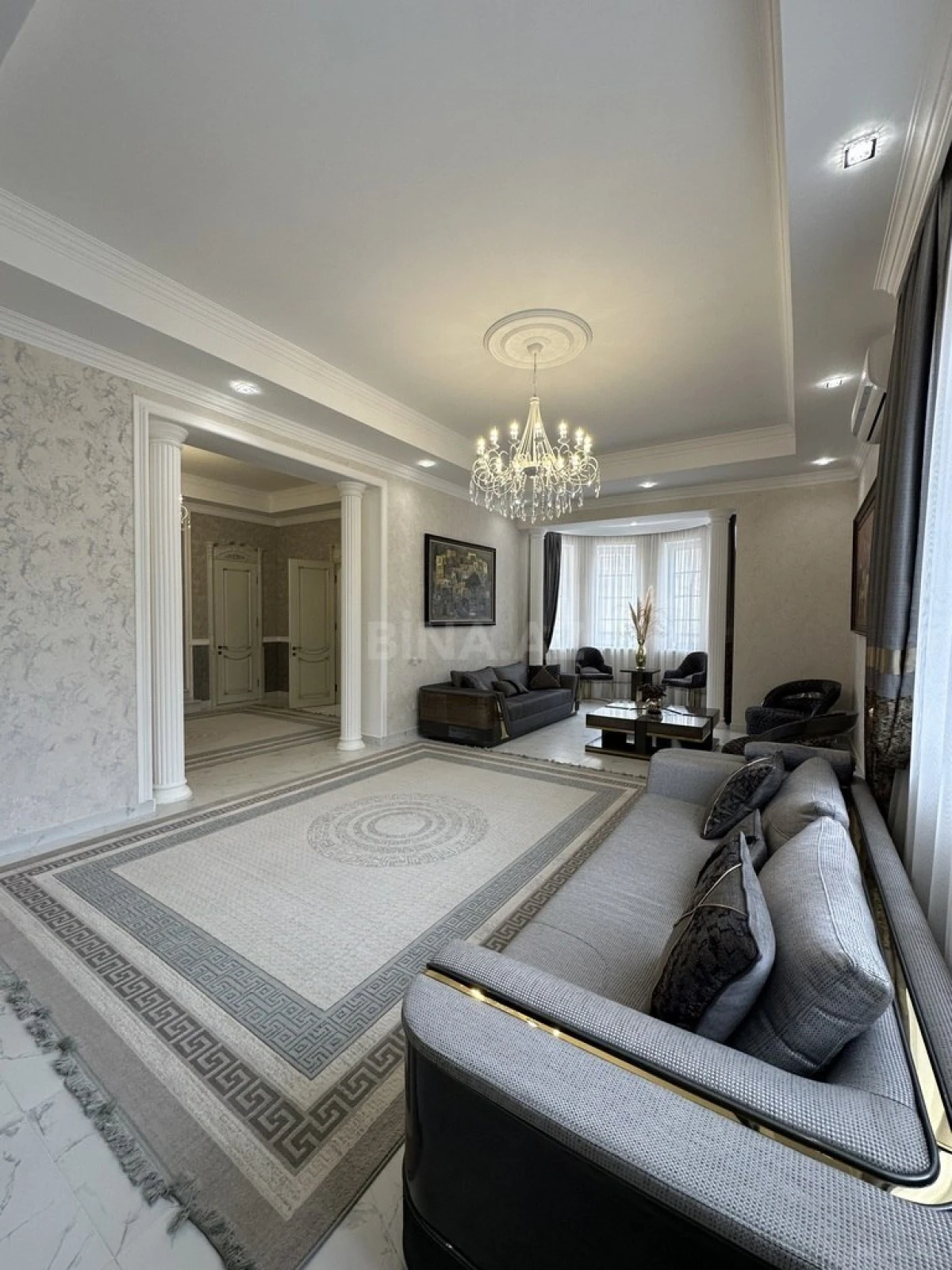 Satılır 10 otaqlı həyət evi 700 m²
