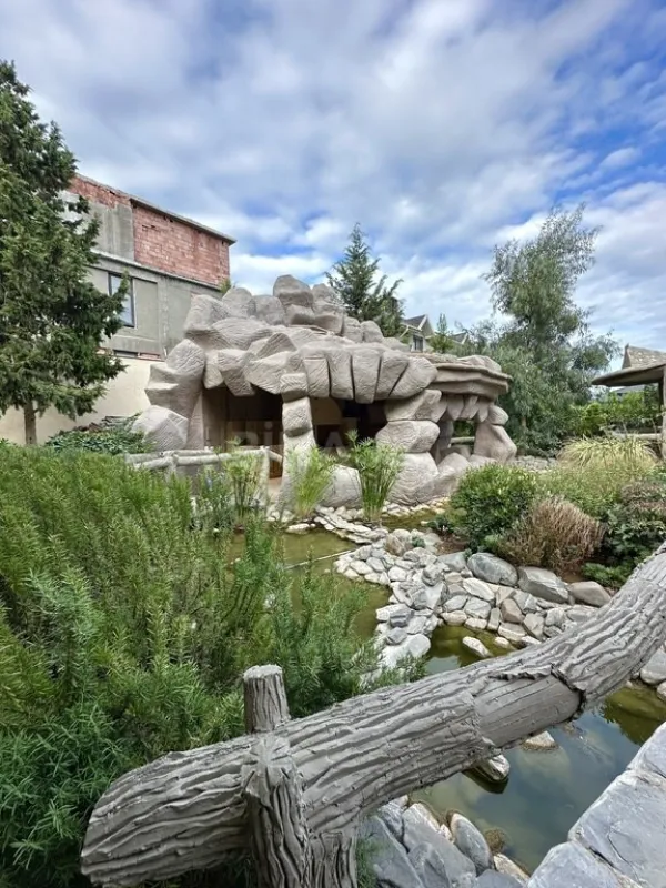 Satılır 10 otaqlı həyət evi 700 m²