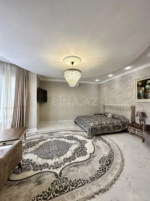 Satılır 10 otaqlı həyət evi 700 m²