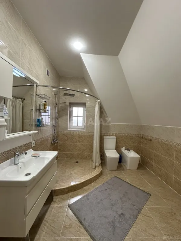 Satılır 10 otaqlı həyət evi 700 m²