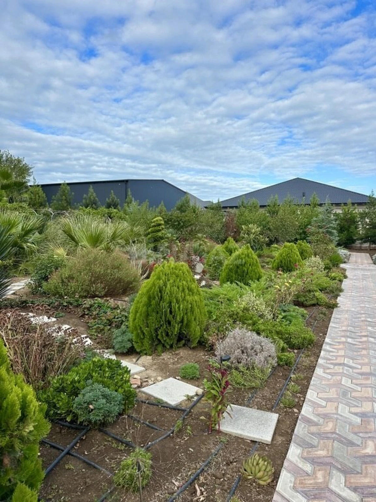 Satılır 10 otaqlı həyət evi 700 m²