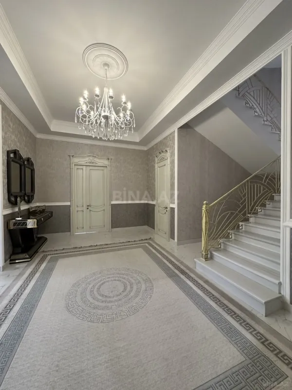 Satılır 10 otaqlı həyət evi 700 m²