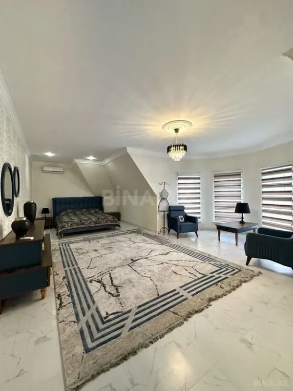 Satılır 10 otaqlı həyət evi 700 m²