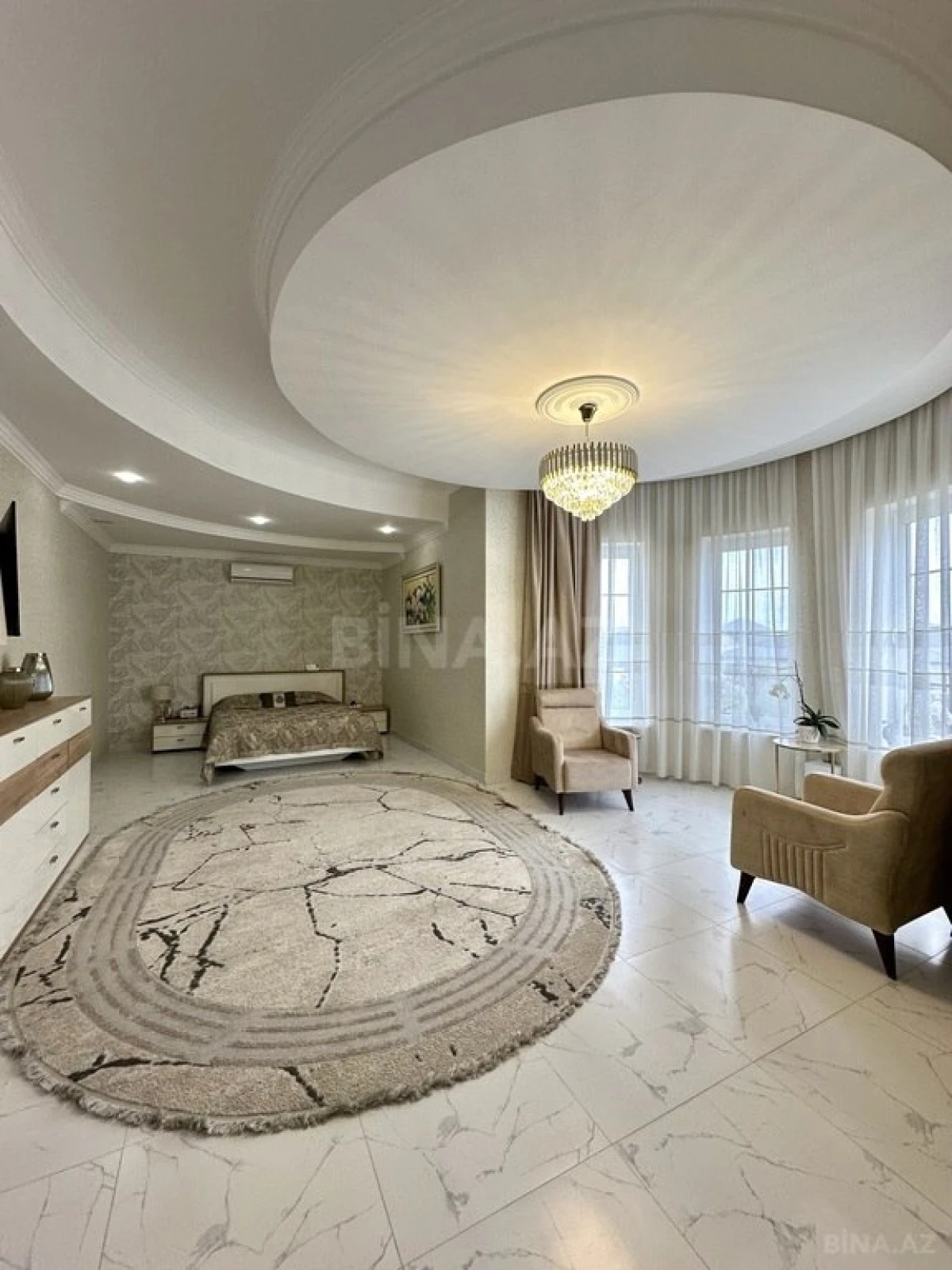 Satılır 10 otaqlı həyət evi 700 m²