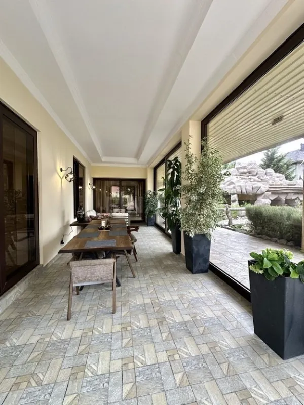 Satılır 10 otaqlı həyət evi 700 m²