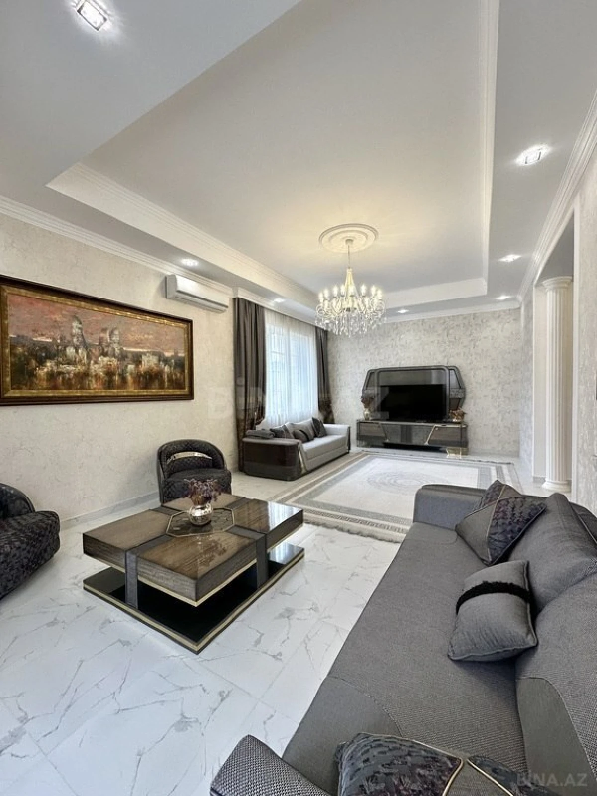 Satılır 10 otaqlı həyət evi 700 m²