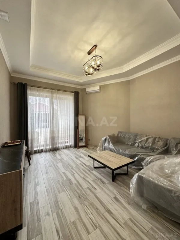 Satılır 10 otaqlı həyət evi 700 m²