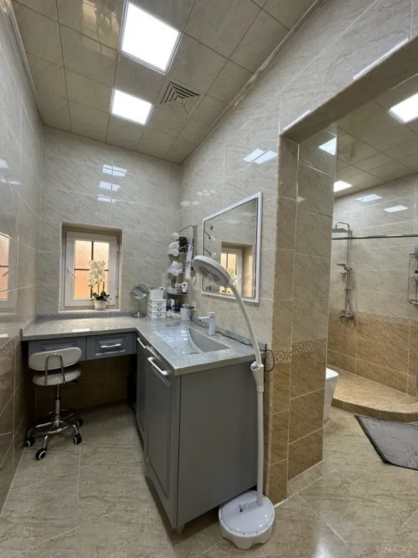 Satılır 10 otaqlı həyət evi 700 m²