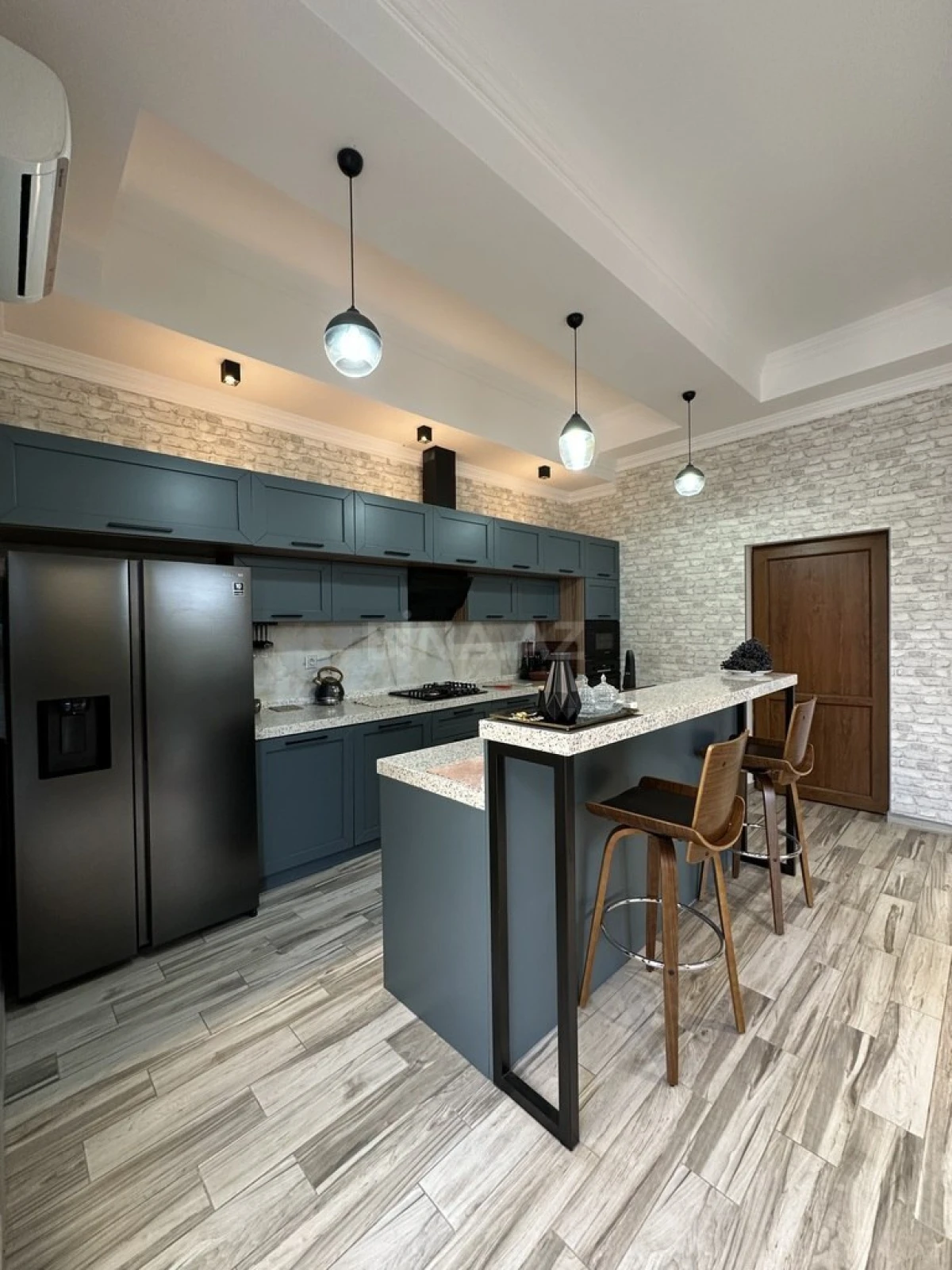 Satılır 10 otaqlı həyət evi 700 m²