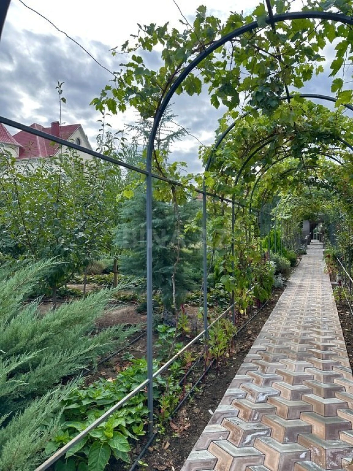 Satılır 10 otaqlı həyət evi 700 m²