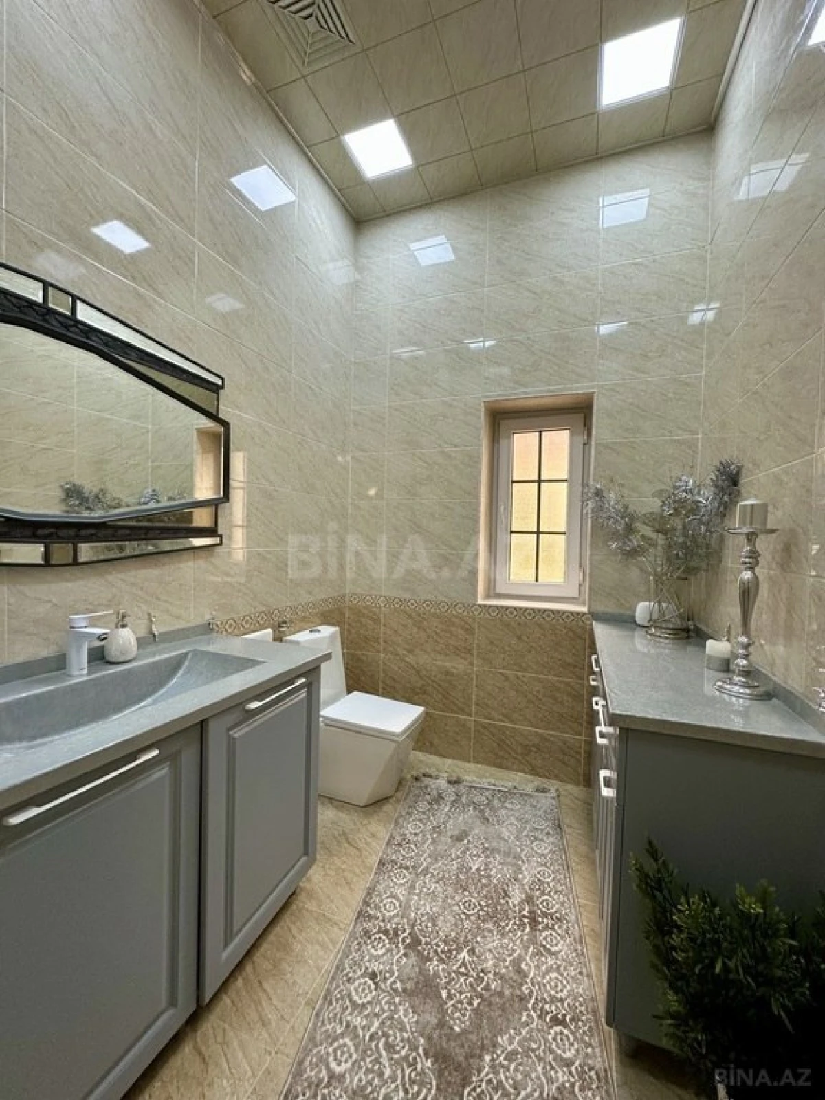 Satılır 10 otaqlı həyət evi 700 m²