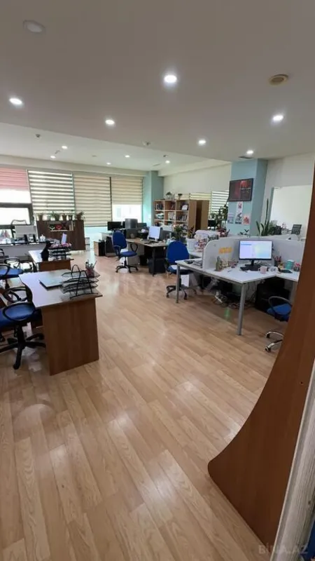Kirayə verilir 20 otaqlı ofis 1000 m²
