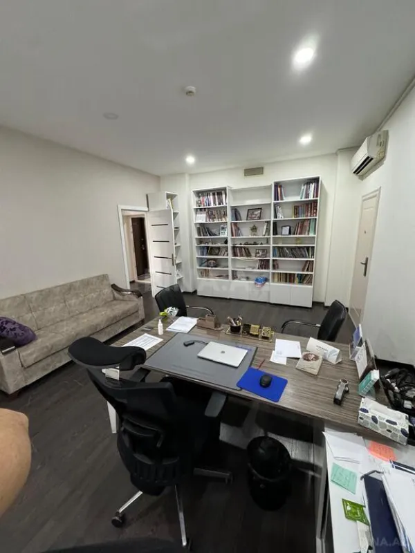 Kirayə verilir 20 otaqlı ofis 1000 m²