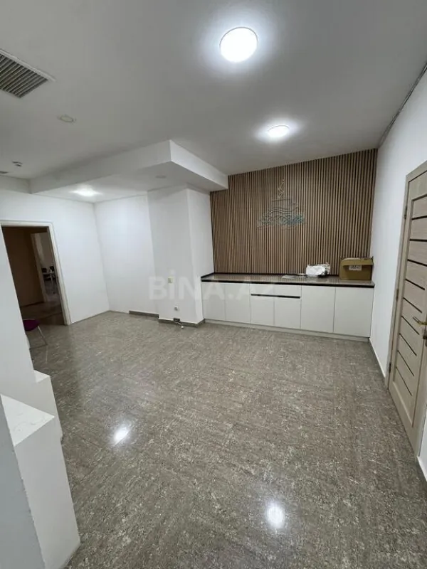 Kirayə verilir 20 otaqlı ofis 1000 m²