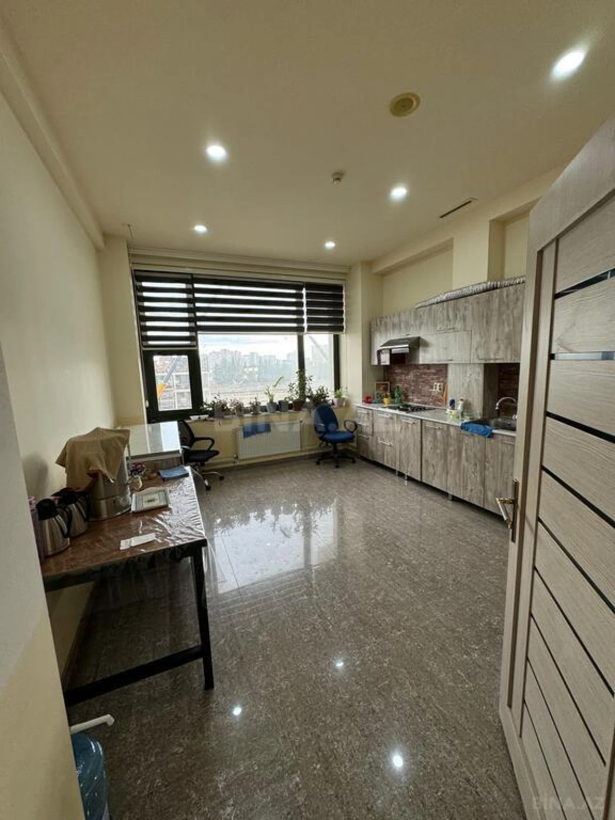 Kirayə verilir 20 otaqlı ofis 1000 m²