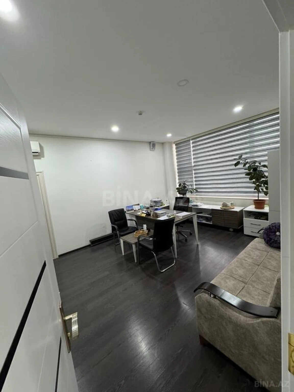 Kirayə verilir 20 otaqlı ofis 1000 m²