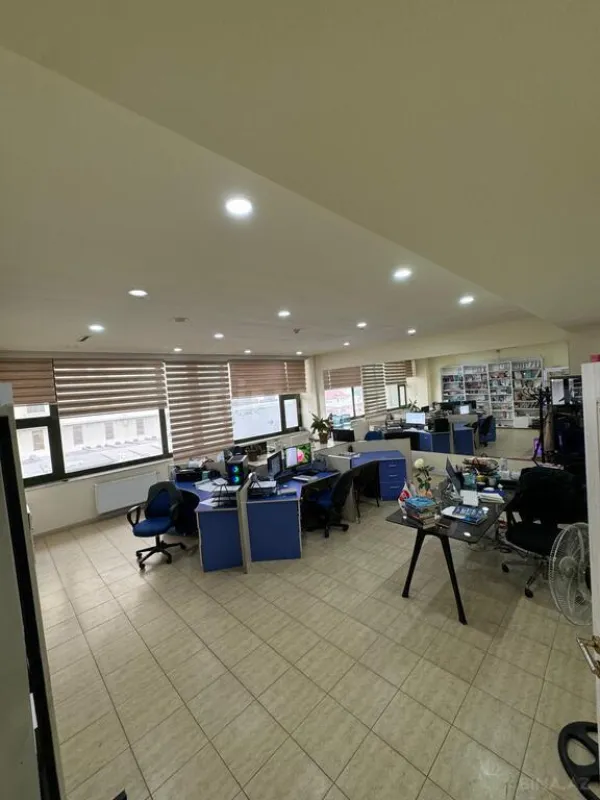 Kirayə verilir 20 otaqlı ofis 1000 m²