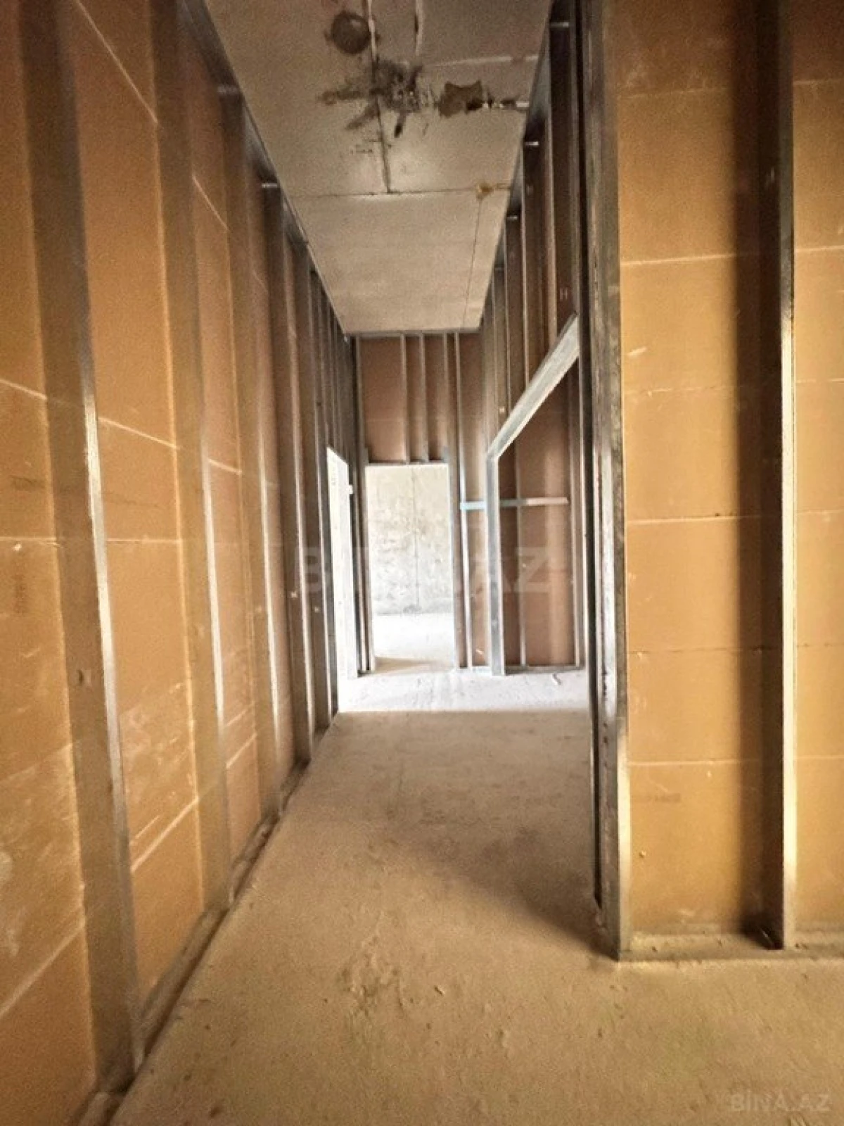 Satılır 5 otaqlı mənzil 160 m²