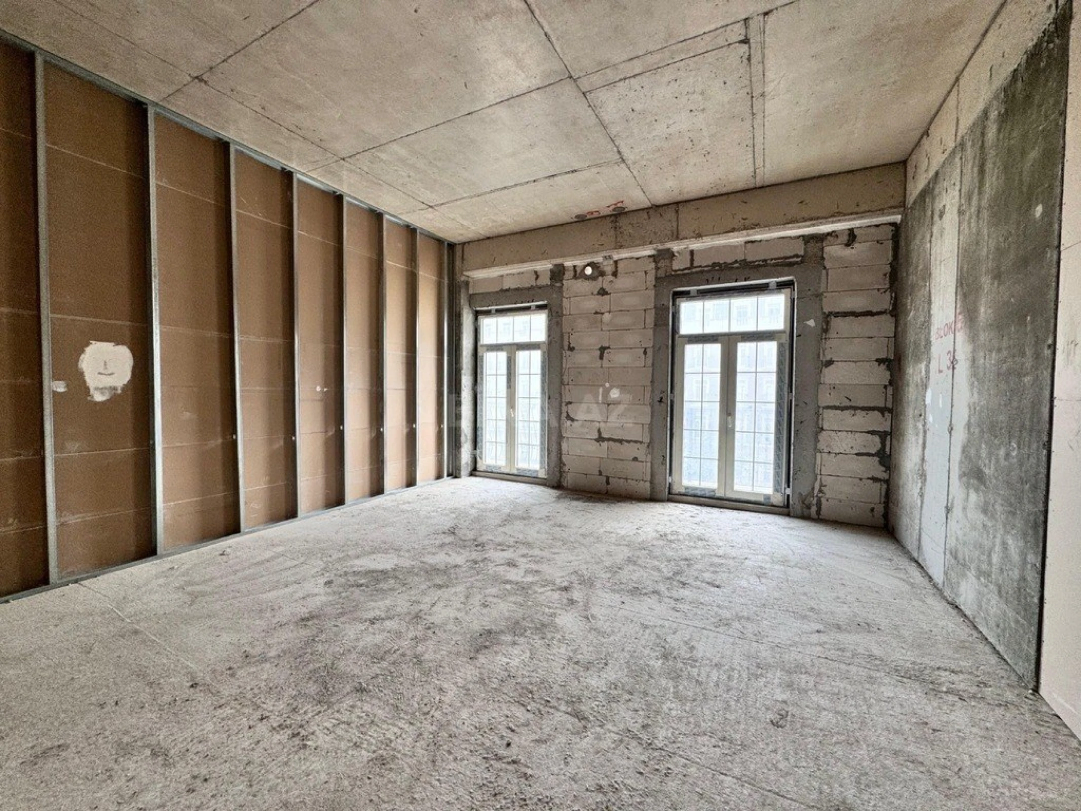 Satılır 5 otaqlı mənzil 160 m²