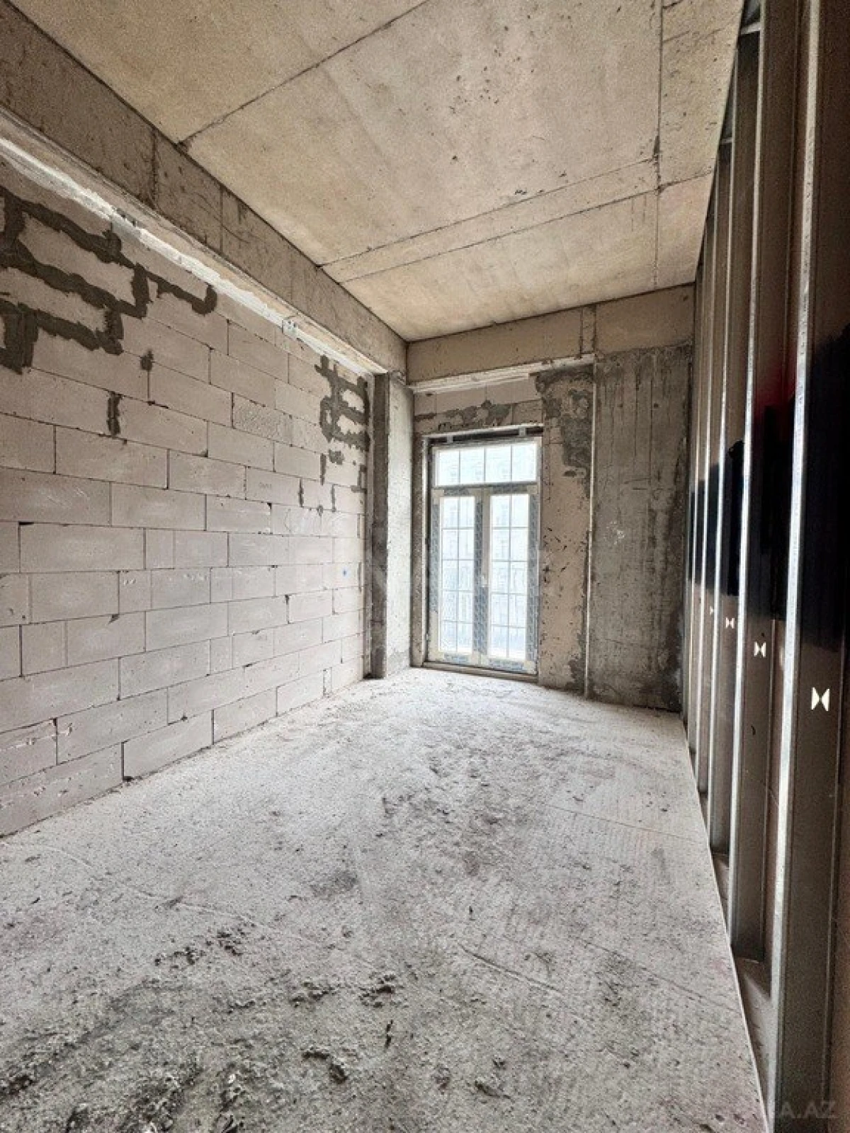 Satılır 5 otaqlı mənzil 160 m²