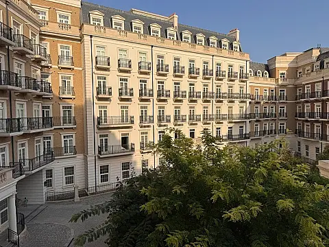 Satılır 5 otaqlı mənzil 160 m²