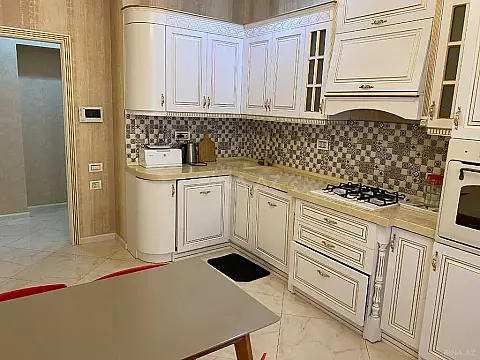 Kirayə verilir 3 otaqlı mənzil 120 m²