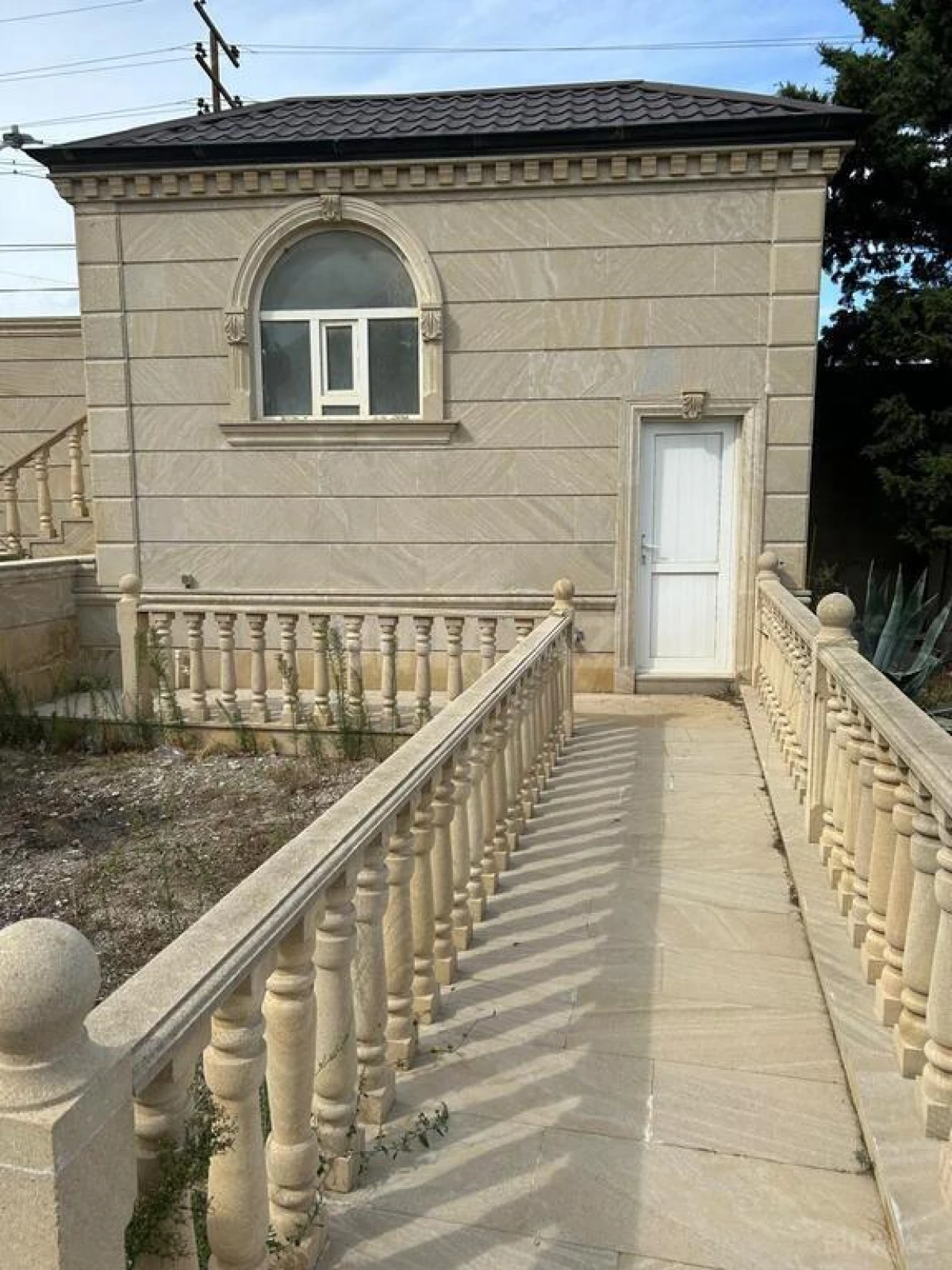 Satılır 6 otaqlı həyət evi 265 m²