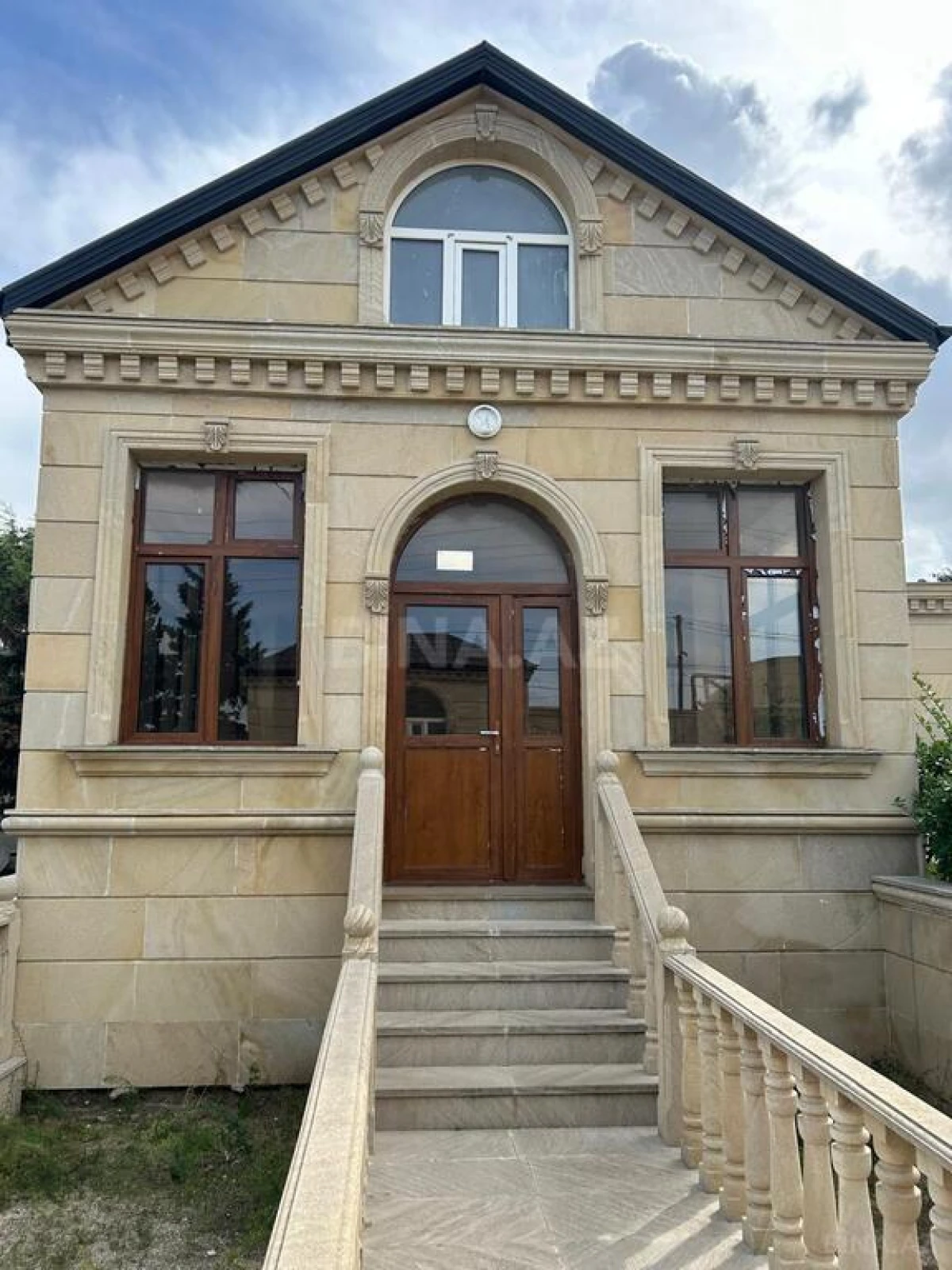 Satılır 6 otaqlı həyət evi 265 m²