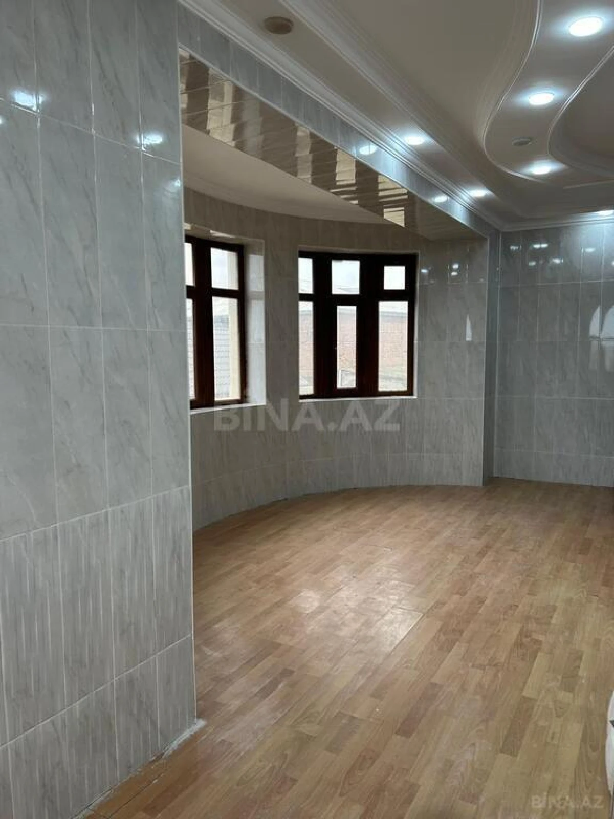 Satılır 6 otaqlı həyət evi 265 m²