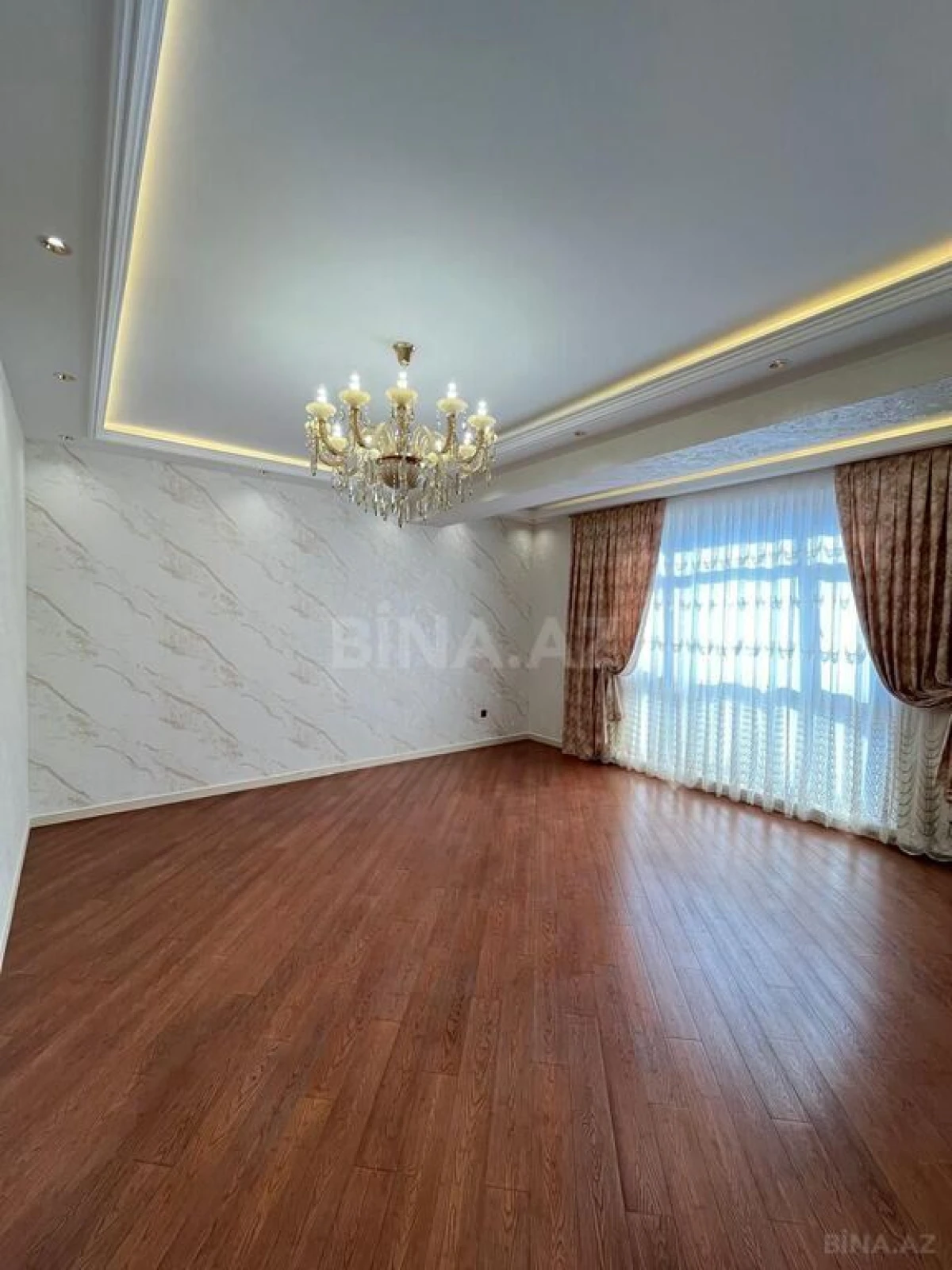 Satılır 3 otaqlı mənzil 154 m²