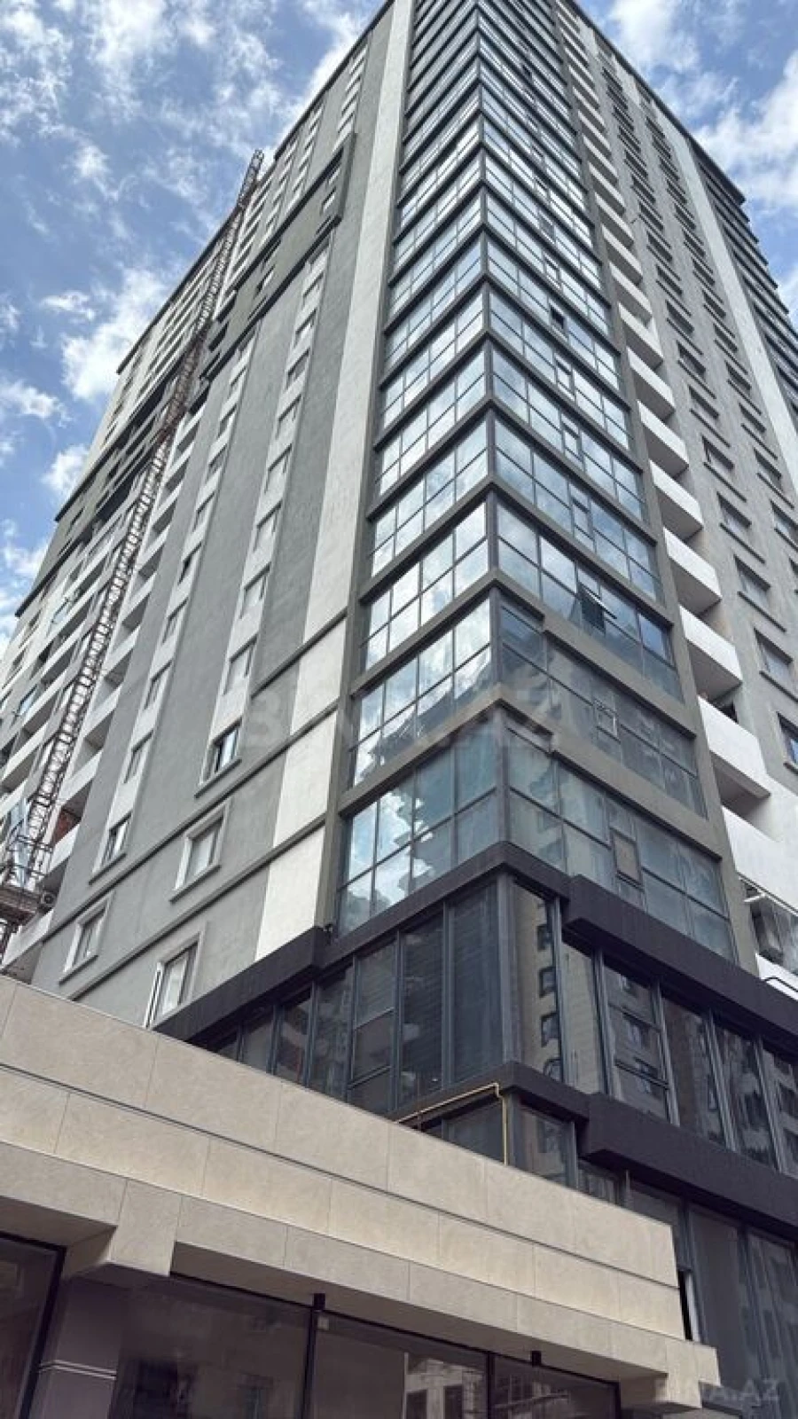 Satılır 3 otaqlı mənzil 154 m²