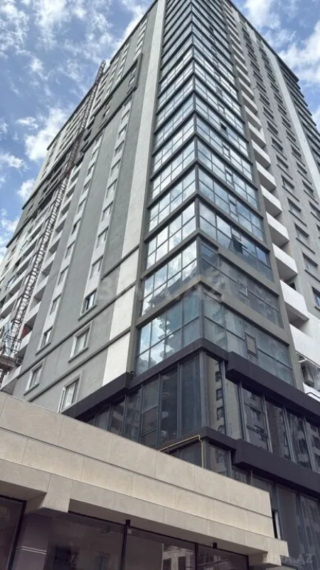 Satılır 3 otaqlı mənzil 154 m²