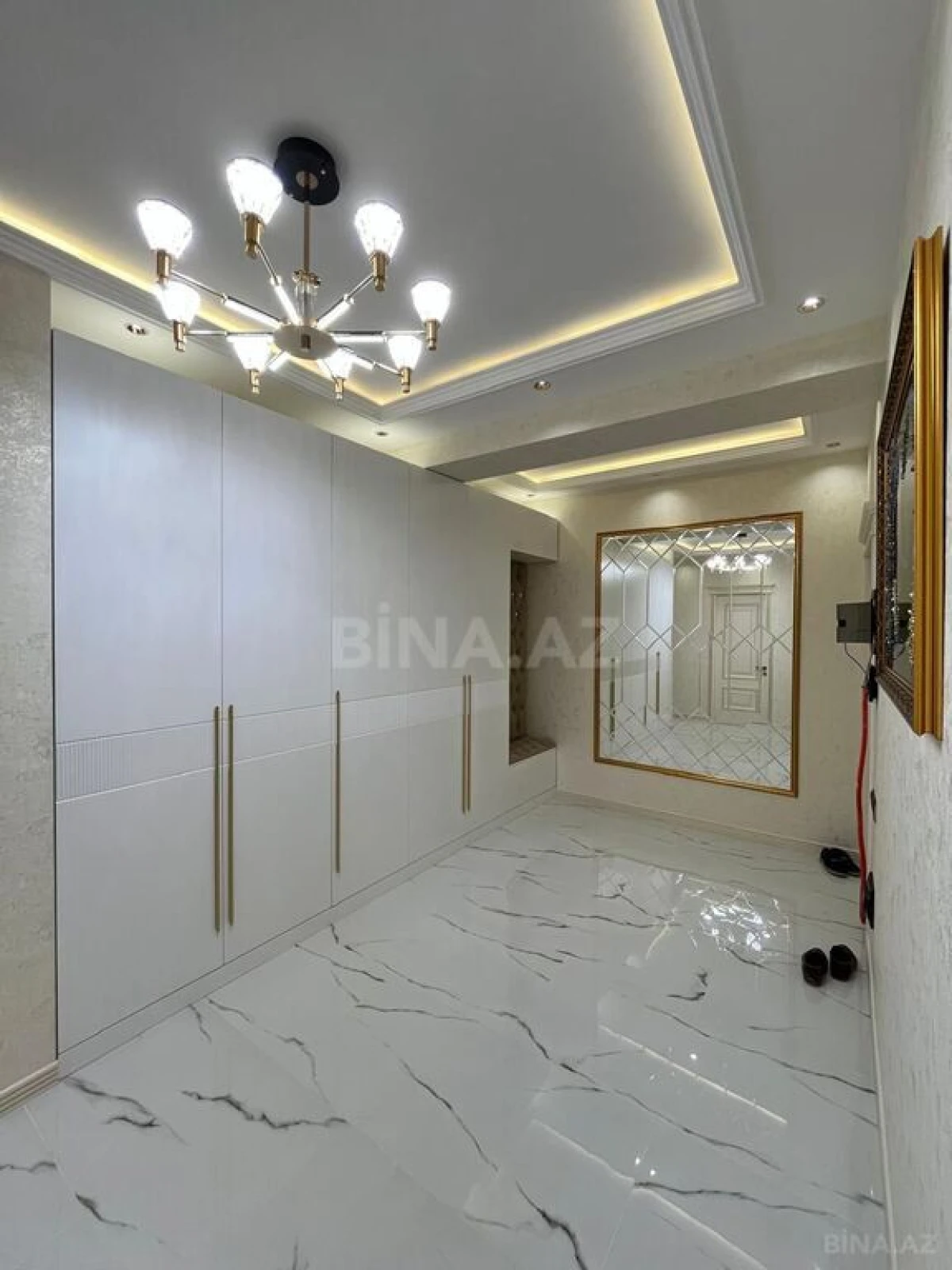 Satılır 3 otaqlı mənzil 154 m²